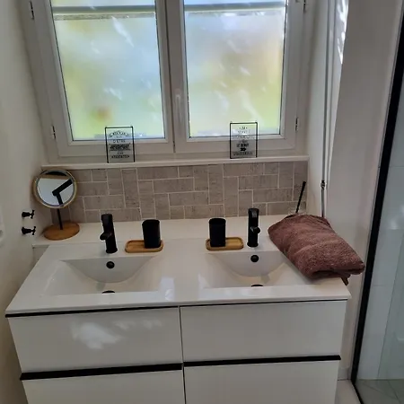 Gare - La Blancheraie ベッド・アンド・ブレックファスト 3*